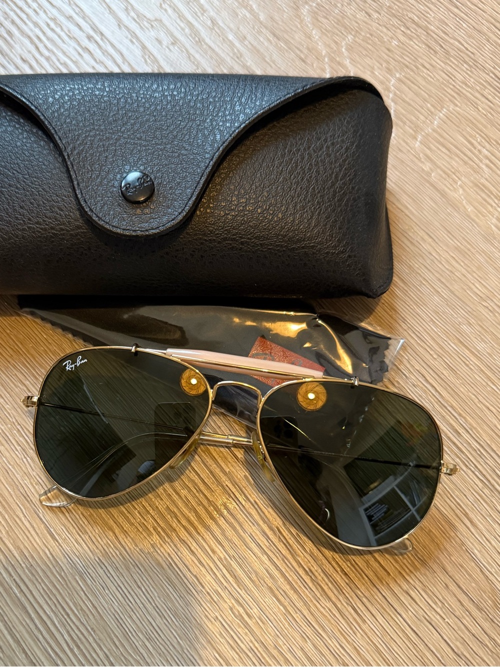 Ray-Ban Aviator Sunglasses in Gold with Green Lenses and Black Case